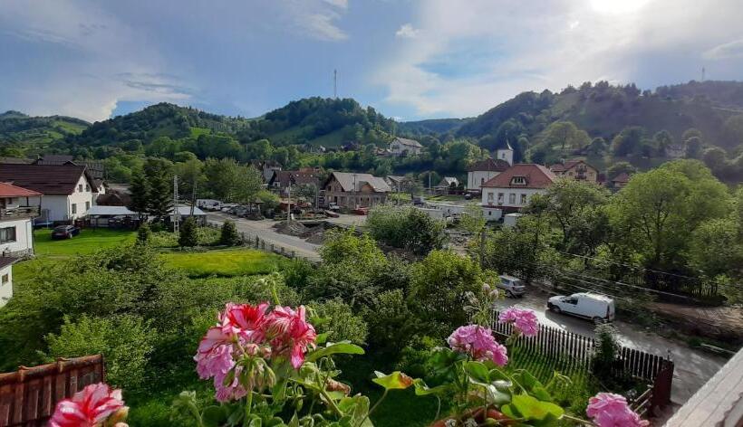 Трехместный Номер Классика, Pensiunea Montan Din Bran,sat Simon Spa Indoor