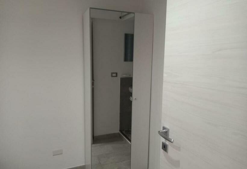 اتاق عادی یک تخته, Room In Historical City Centre With Private Bathroom