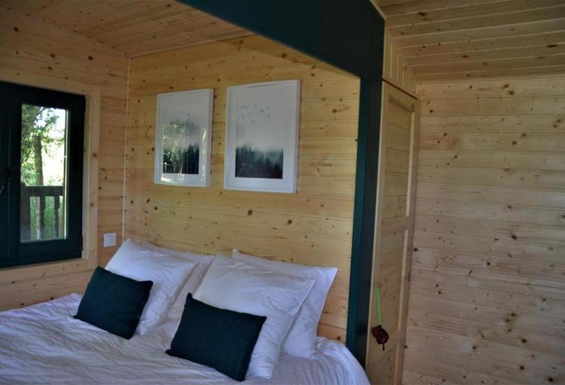 Семейный Номер, Le Camp Du Fauconnier