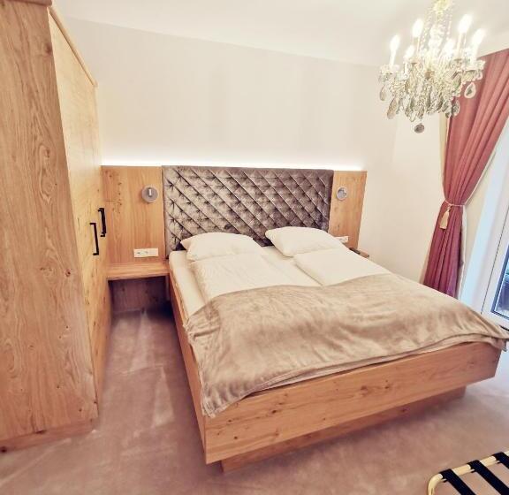 اتاق خانوادگی, Thurners Boutique