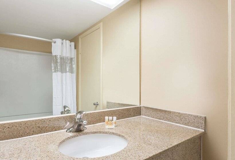 Номер Стандарт 2 Двуспальные Кровати, Days Inn By Wyndham Dumfries Quantico