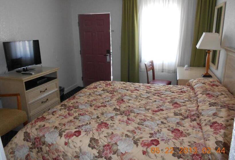 מיטת קינג בסוויטה, Fireside Inn By The Beach Boardwalk & Bowling