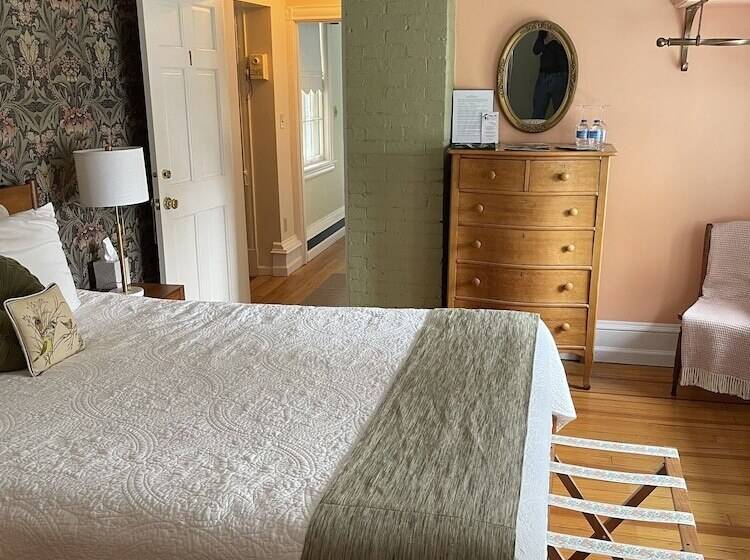 Номер Стандарт, Idlwilde Inn