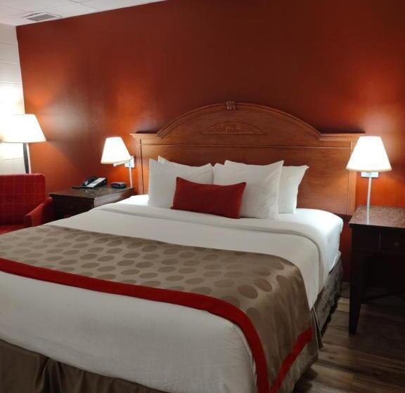 2 Bedroom Suite Pool View, Ramada By Wyndham Albert Lea