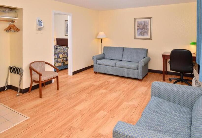 Люкс Кровать Кинг, Tower Inn And Suites Of Guilford / Madison
