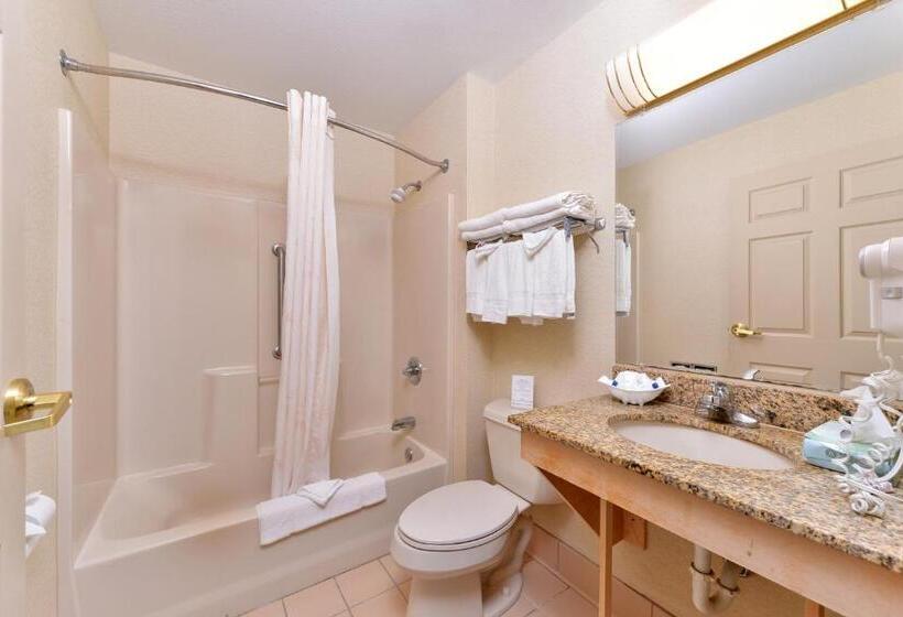 Люкс Кровать Кинг, Tower Inn And Suites Of Guilford / Madison