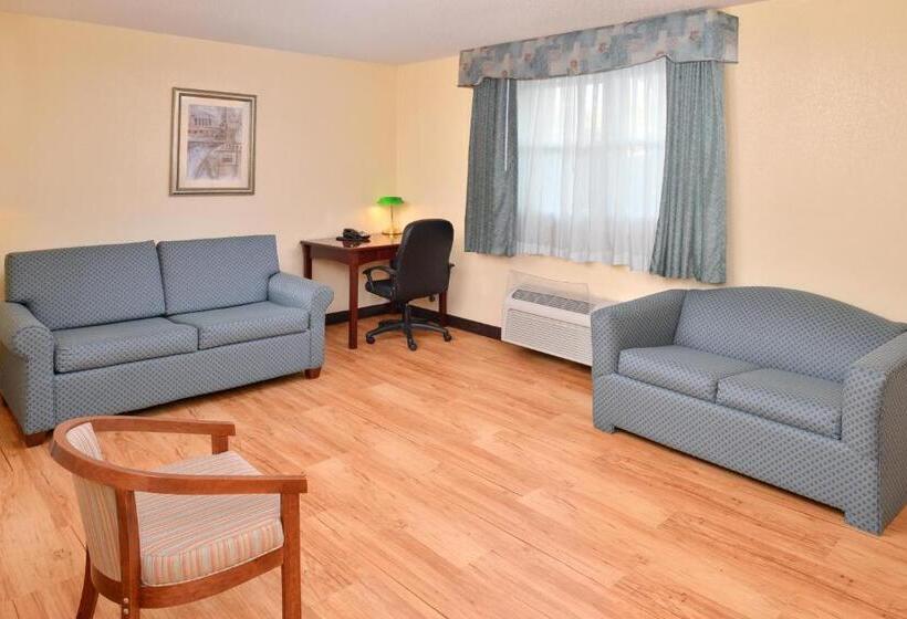 Люкс, Tower Inn And Suites Of Guilford / Madison
