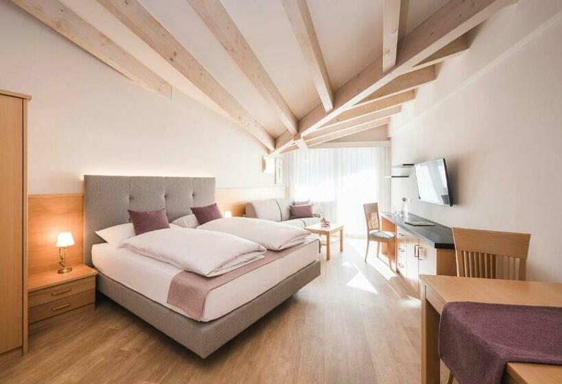 Студия Стандарт, Residence Hirzer
