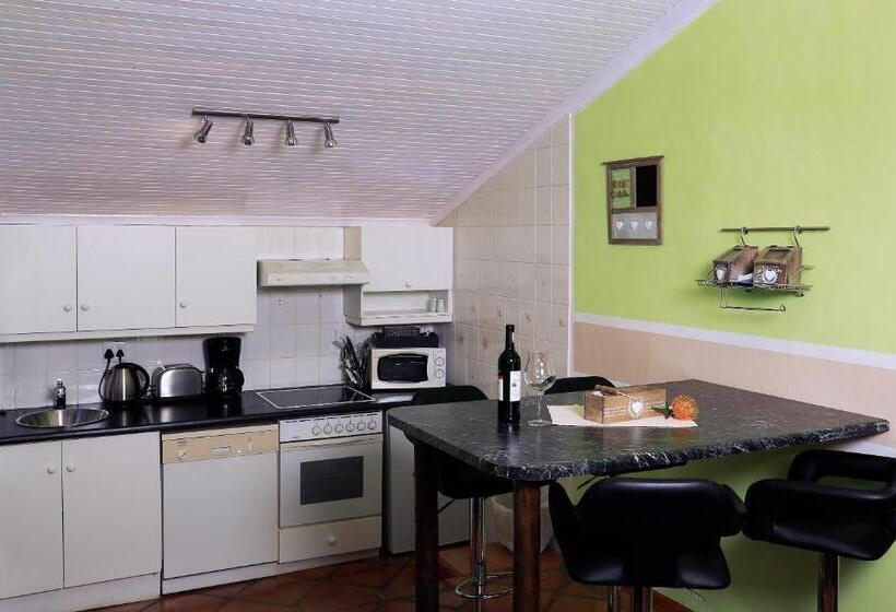 Люкс Вид на Сад, Orange Ville Lodge & Guesthouse