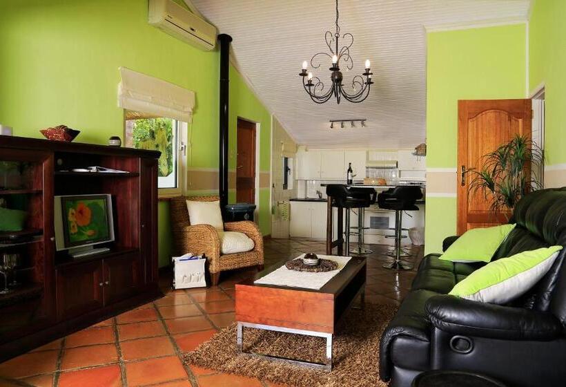 Люкс Вид на Сад, Orange Ville Lodge & Guesthouse