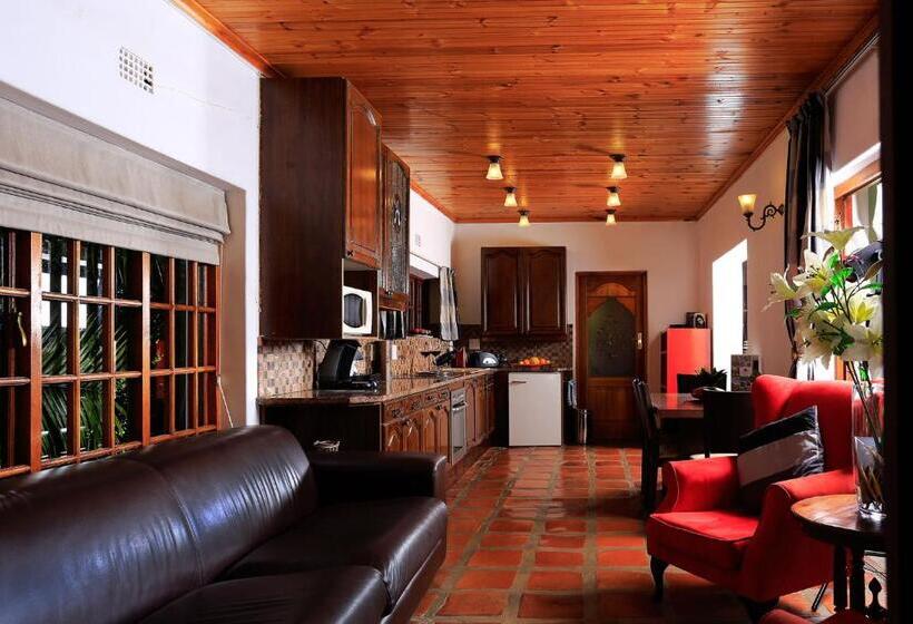 Люкс Вид на Бассейн, Orange Ville Lodge & Guesthouse