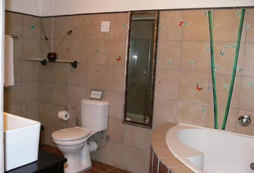 Номер Superior Вид на Сад, Orange Ville Lodge & Guesthouse