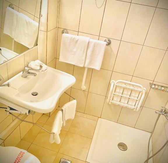 اتاق استاندارد برای معلولان, Glarentza