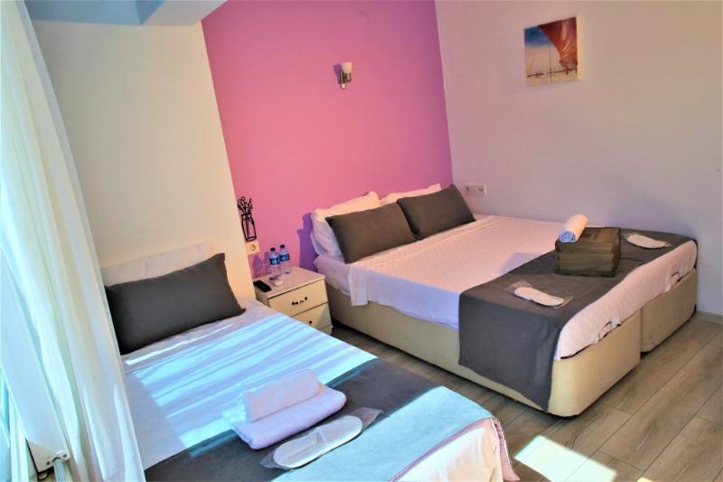 اتاق خانوادگی, Lavender Otel