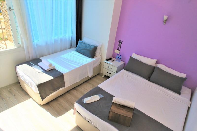 اتاق خانوادگی, Lavender Otel