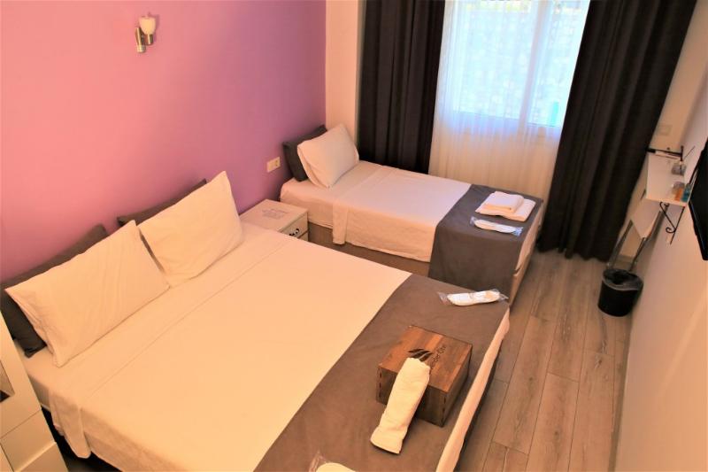 اتاق خانوادگی, Lavender Otel