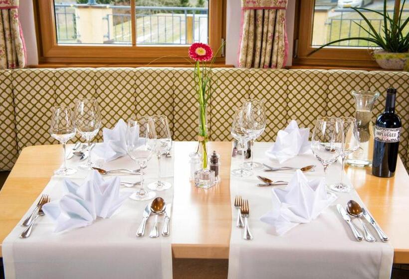 اتاق استاندارد سه تخته با بالکن, Berghotel Alpenklang