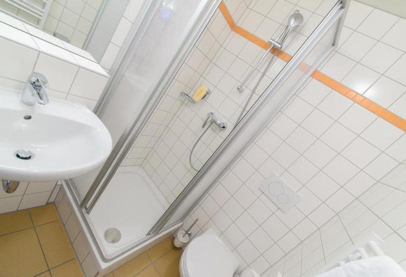 Номер Стандарт Трехместный, Jufa Hotel St Michael Im Lungau