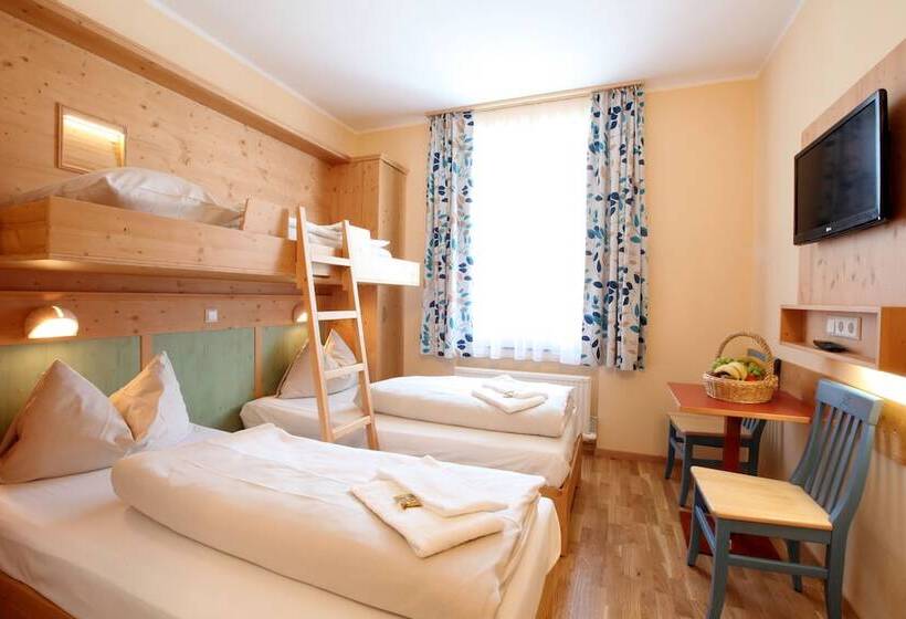 Номер Стандарт Трехместный, Jufa Hotel St Michael Im Lungau