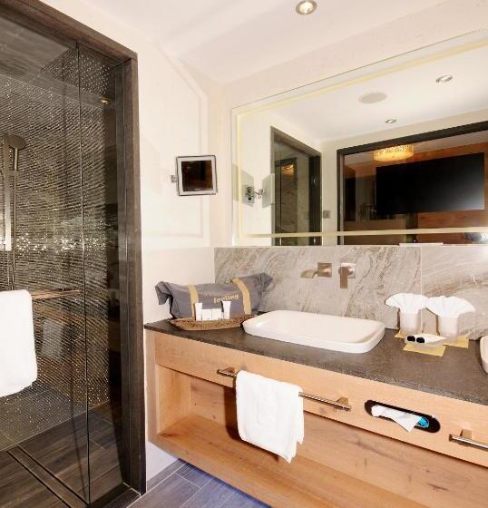 חדר קומפורט, Stock Resort