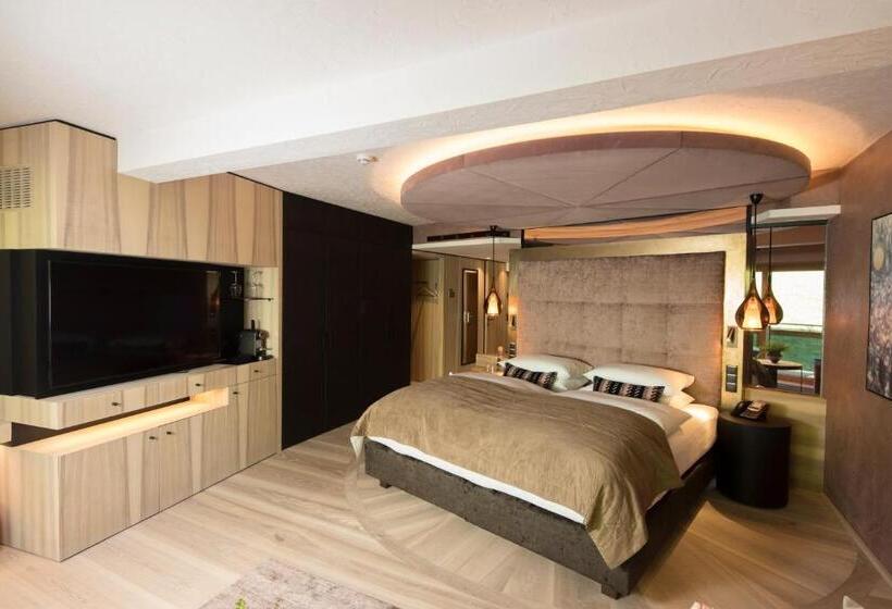 חדר קומפורט, Stock Resort