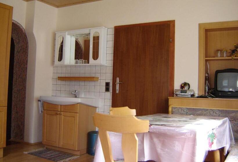 침실 2개 아파트, Villa Löcker