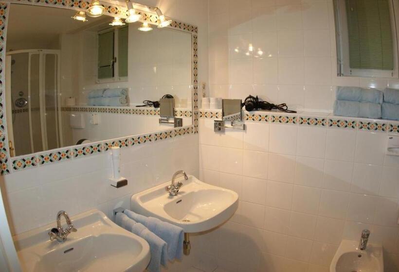 Семейные Апартаменты 3 Спальни, Berghotel Hois