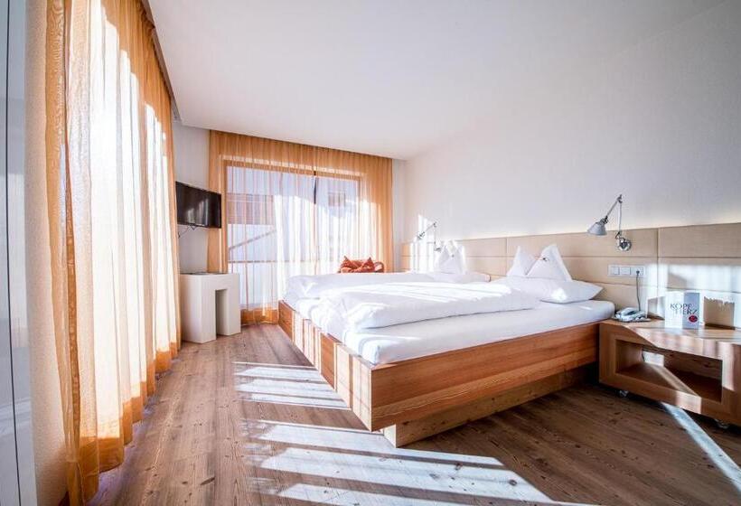 Полулюкс с Балконом, Alphotel Stocker Alpine Wellness