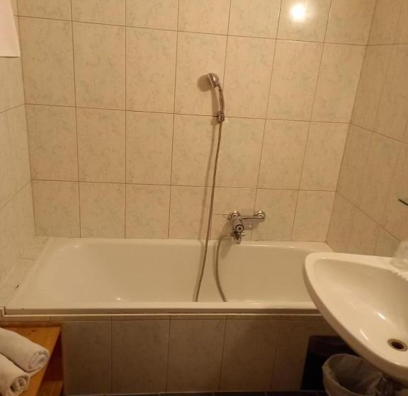اتاق استاندارد چهار تخته, Gasthof Zum Pfandl