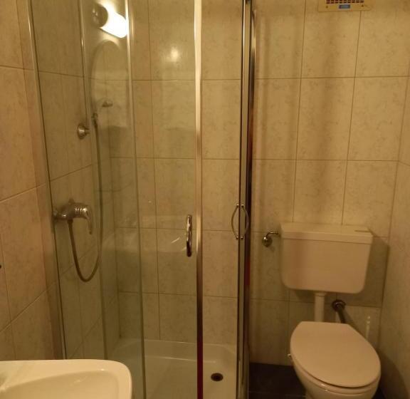 اتاق استاندارد چهار تخته, Gasthof Zum Pfandl