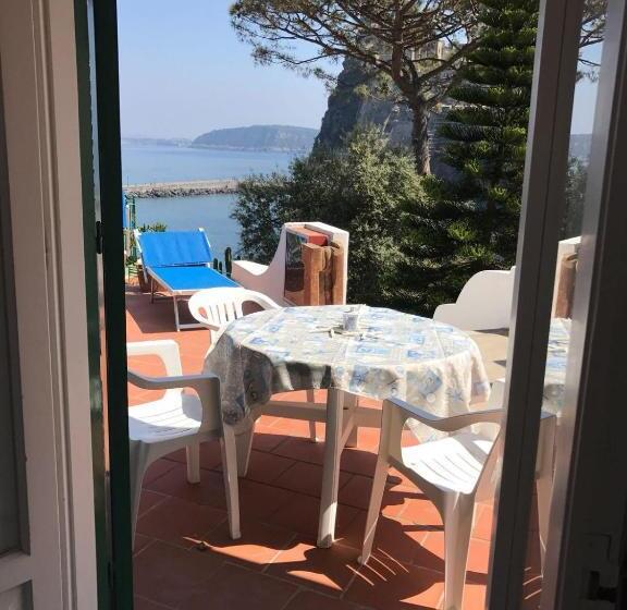 اتاق استاندارد سه نفره, Villa Antonio