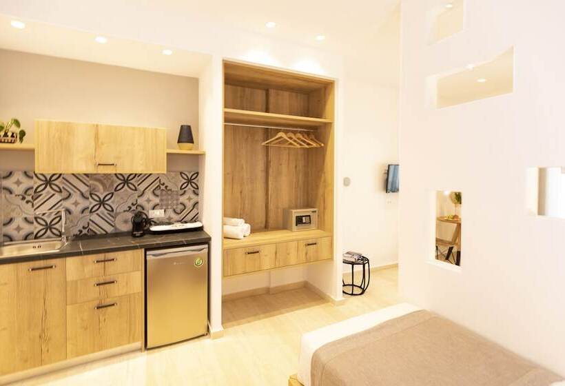 استودیوی سوپریور, Louis Studios Santorini