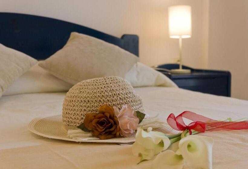 استودیوی استاندارد, Louis Studios Santorini