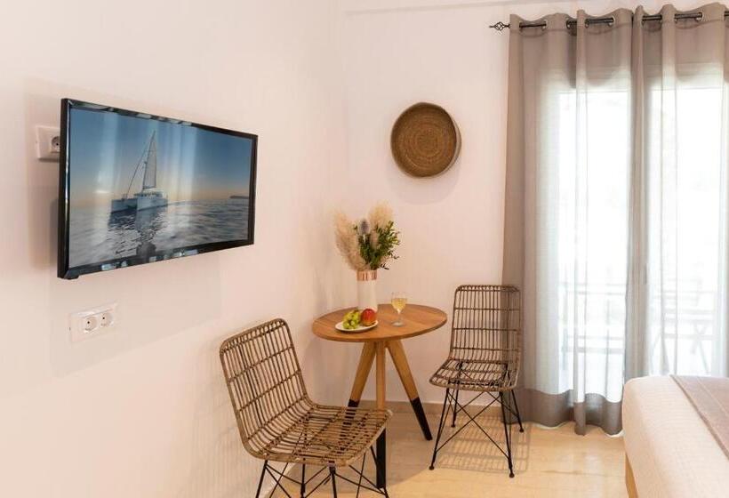 استودیوی سوپریور, Louis Studios Santorini