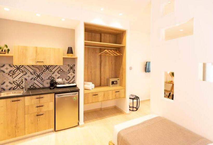 استودیوی سوپریور, Louis Studios Santorini