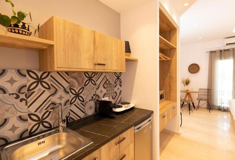 استودیوی سوپریور, Louis Studios Santorini