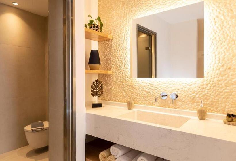 استودیوی سوپریور, Louis Studios Santorini