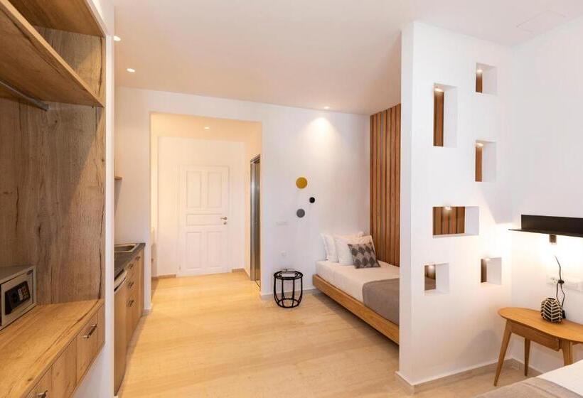 استودیوی سوپریور, Louis Studios Santorini