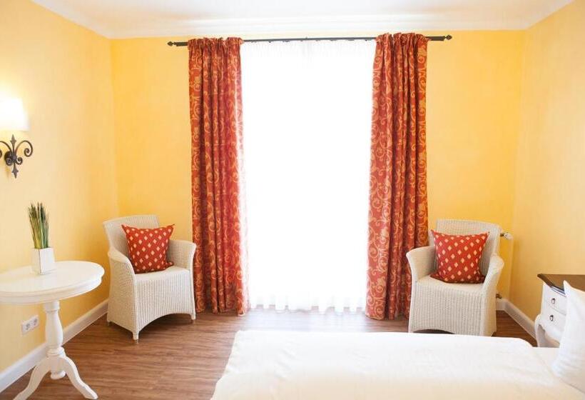 Номер Стандарт с Балконом, Hirsch1783 Hotel Landhaus
