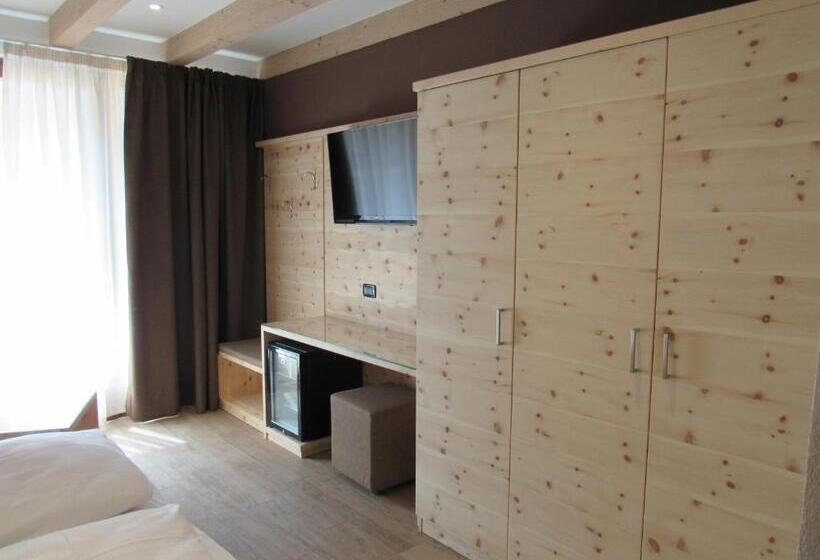 Quarto Triplo Deluxe, Garni My Ledro