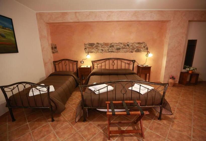 اتاق استاندارد سه نفره, Sikania Suite