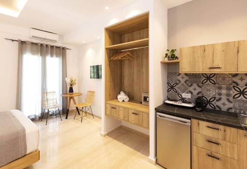 استودیوی سوپریور, Louis Studios Santorini