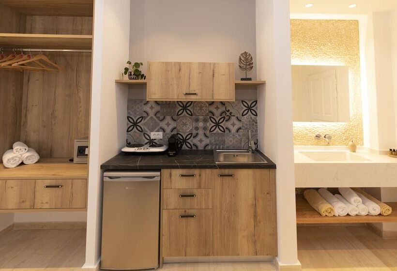 استودیوی سوپریور, Louis Studios Santorini