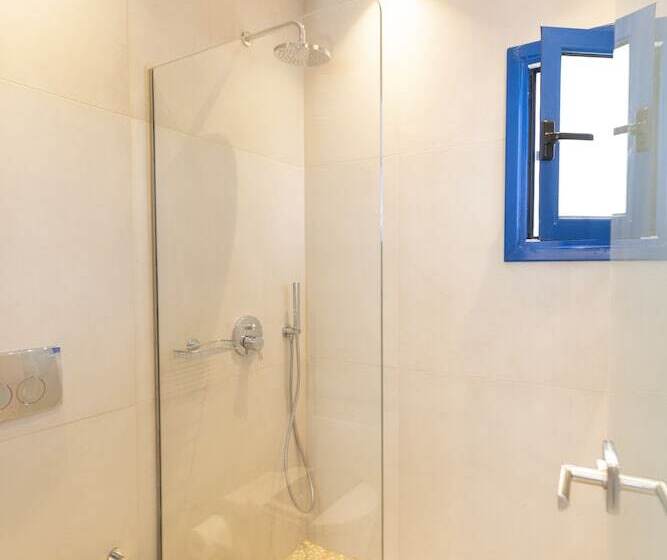 استودیوی سوپریور, Louis Studios Santorini