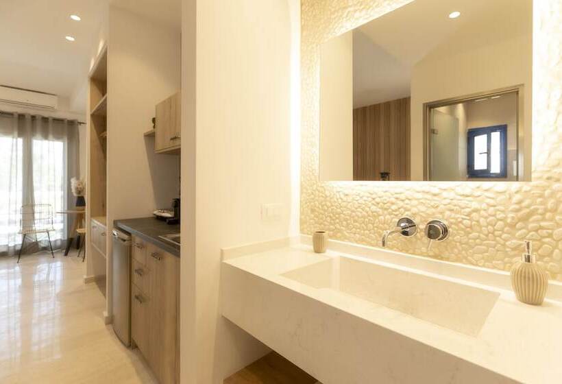 استودیوی سوپریور, Louis Studios Santorini