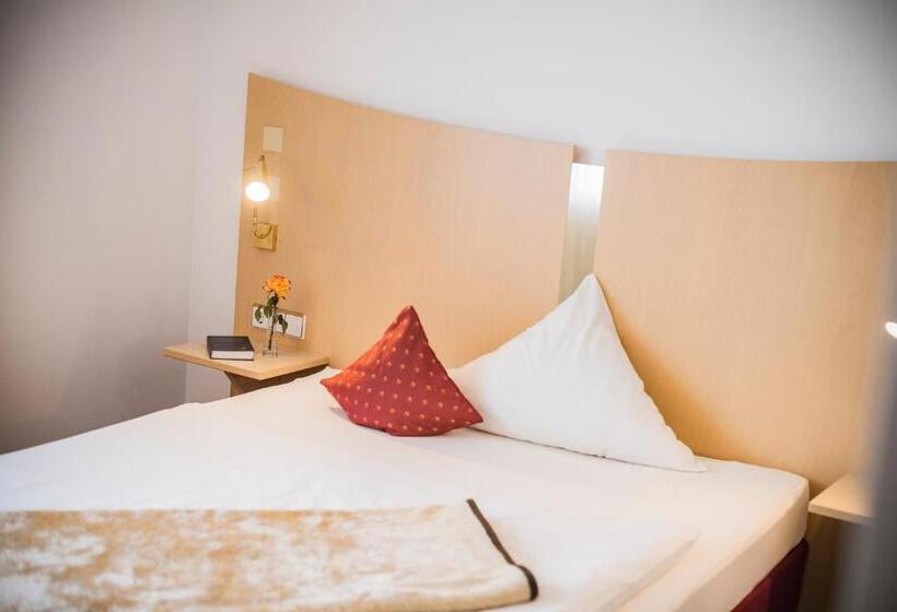 اتاق استاندارد یک نفره, City Hotel Garni
