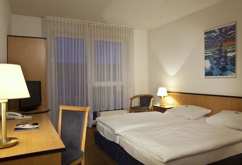Номер Стандарт Трехместный, Airport Hotel Stetten