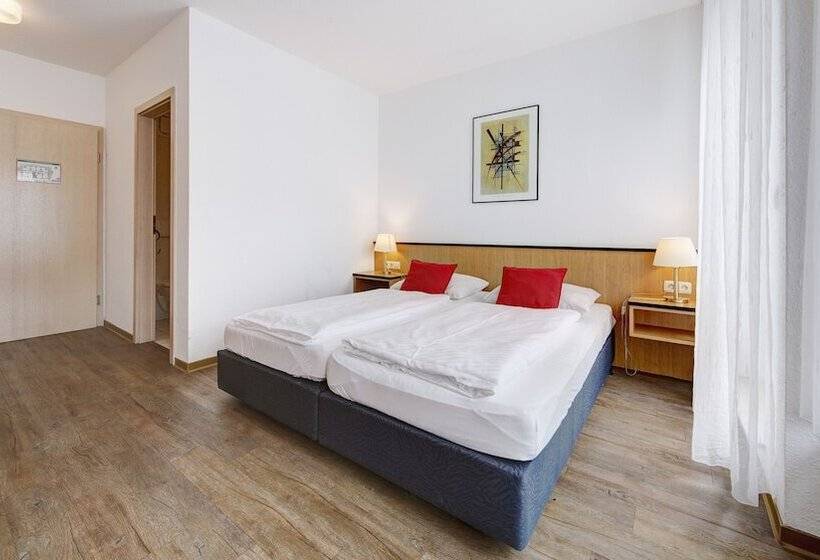 Номер Стандарт Трехместный, Airport Hotel Stetten