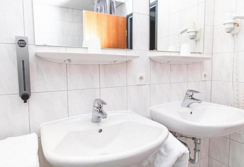 اتاق استاندارد چهارنفره با بالکن, Plaza Hotel Föhr Am Bodensee