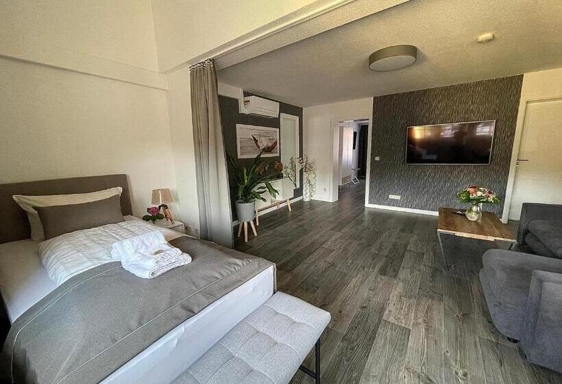 舒适三人间, Zur Altstadt   Am Fuße Der Osterburg Gaststätte, Pension, Fewo